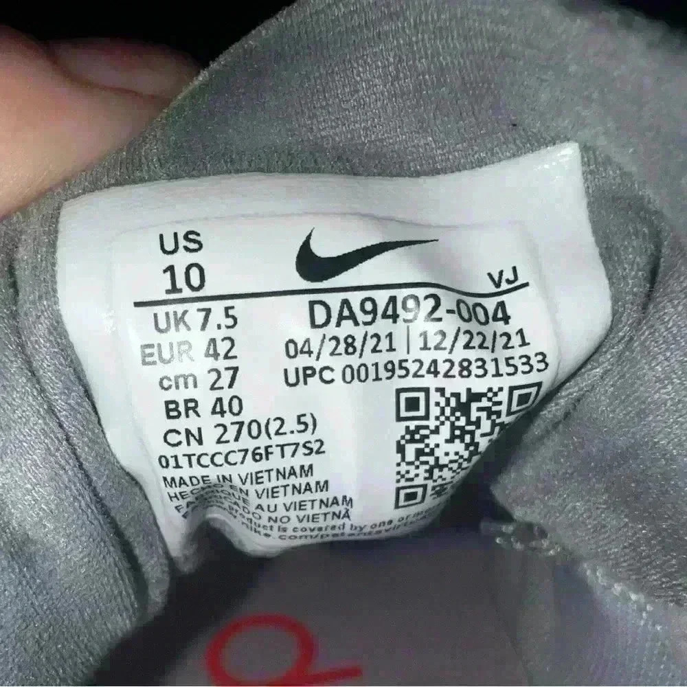 Womens Nike Shoes - size 10 - Picture 3 of 3